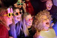 30: Weihnachtsfeier 25-40